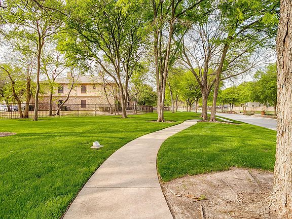 4th image of 3212 Riverwood Dr
