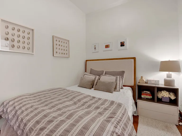 2458 N Burling St #1 — Photo 14