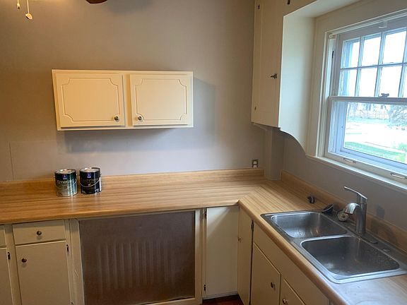 3rd image of 142 W Front St