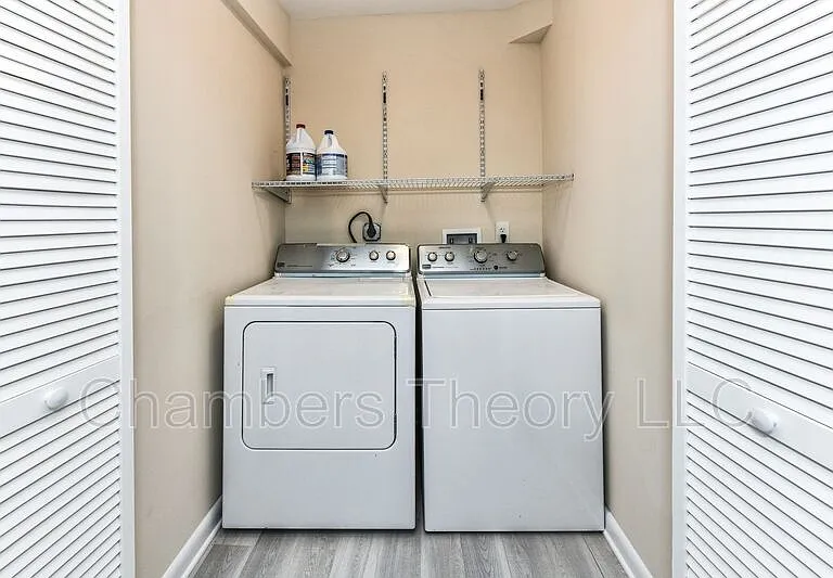 8088 Edinburgh Dr — Photo 35