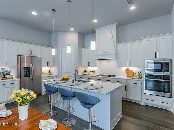 Virtually staged - Kitchen/dining area