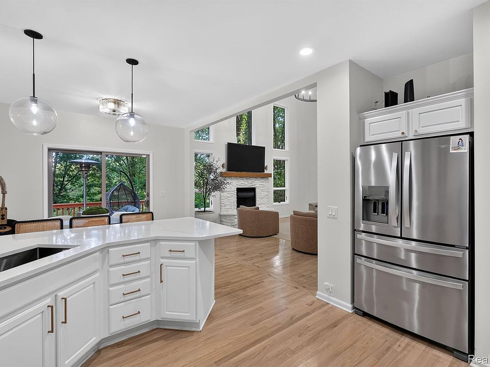 10073 Silver Lake Rd, photo 11
