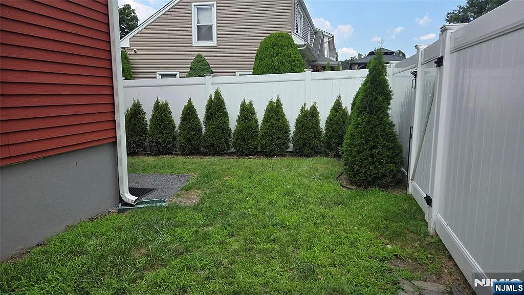1 bed, 1.0 bath, $2,300 — Photo 3