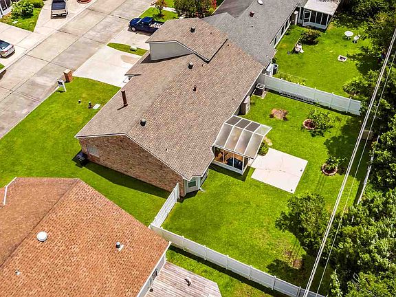 3rd image of 520 S French Quarter Dr