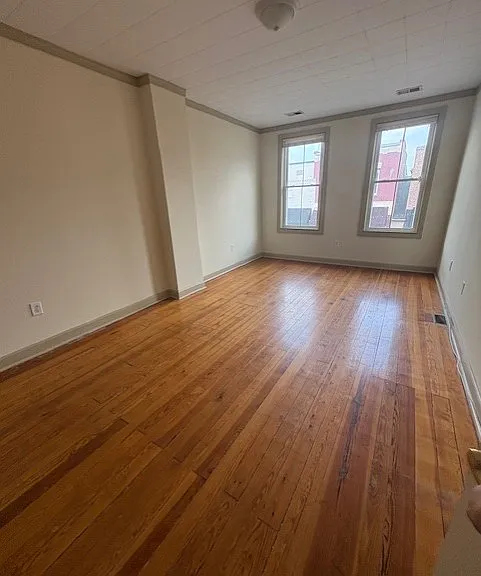 165 E Davis St #1 — Photo 2