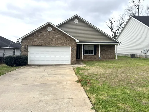 102 Grove Pointe Dr, Thomasville, GA 31792