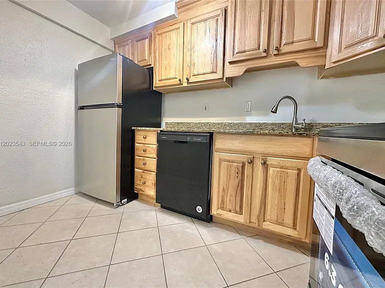 8650 SW 67th Ave #1032 — Photo 1