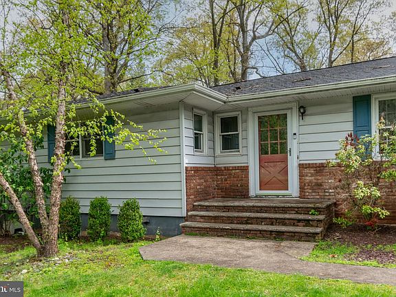2nd image of 19 Floral Rd