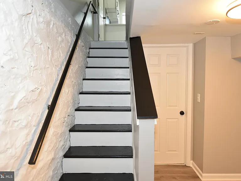 2225 W Baltimore St — Photo 39