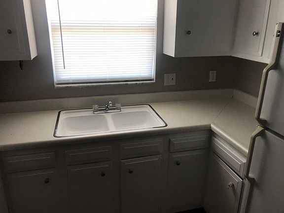 5th image of 1632 Jefferson Ave APT 201