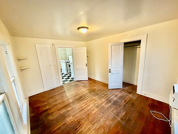 3rd image of 1450 W Myrtle St APT 4