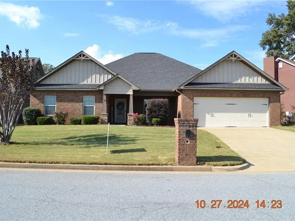 1604 Hydrangea Dr, Phenix City, AL 36867