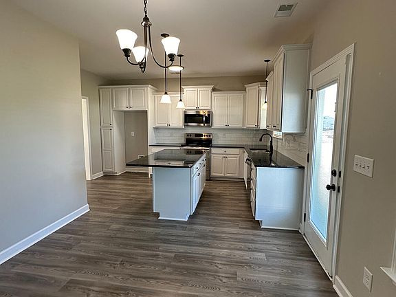 4th image of 108 Pinehurst Lane