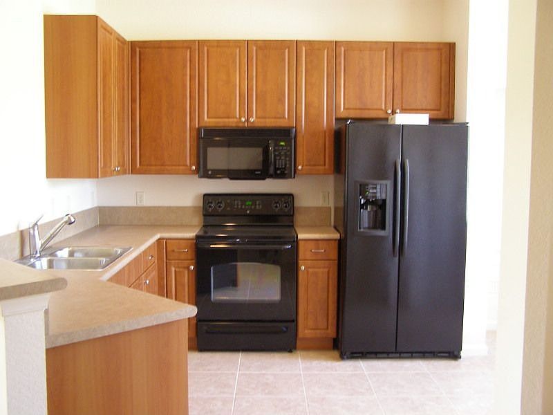 2nd image of 816 Langrove Ave SW