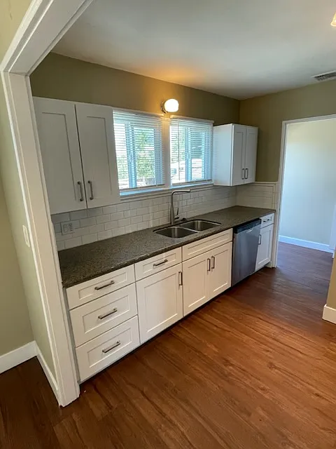 3 bed, 1100 sqft, $2,650 — Photo 3