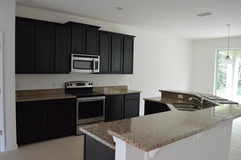 2nd image of 915 Cavan Dr