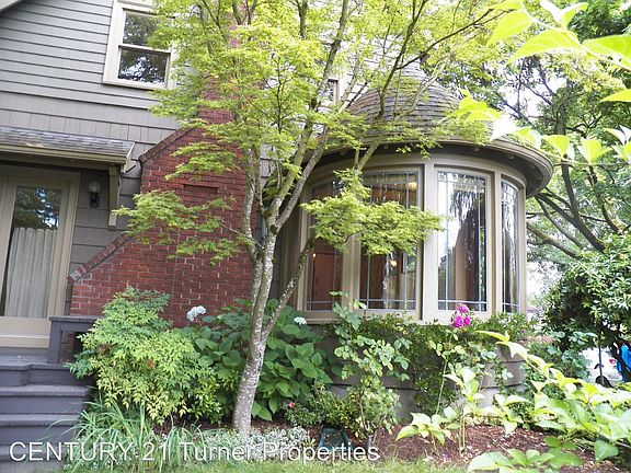 3rd image of 2209 NE Klickitat St