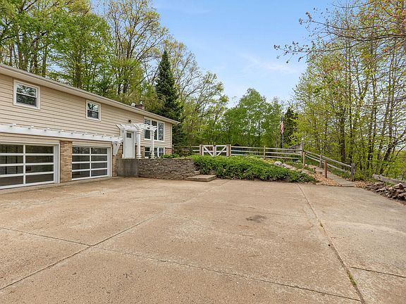 2nd image of 10958 Grand River Dr SE