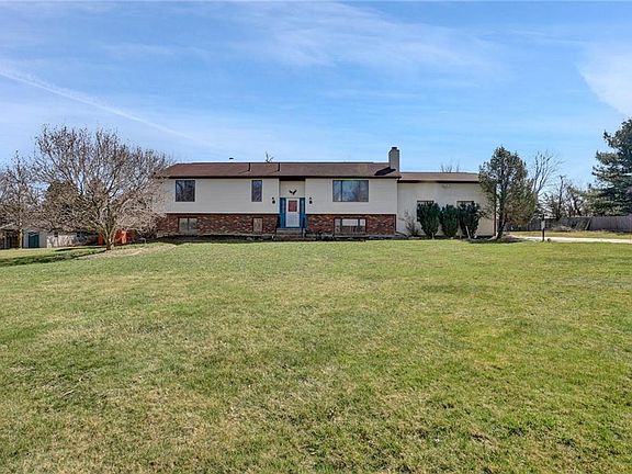 2nd image of 3 Hampton Ct