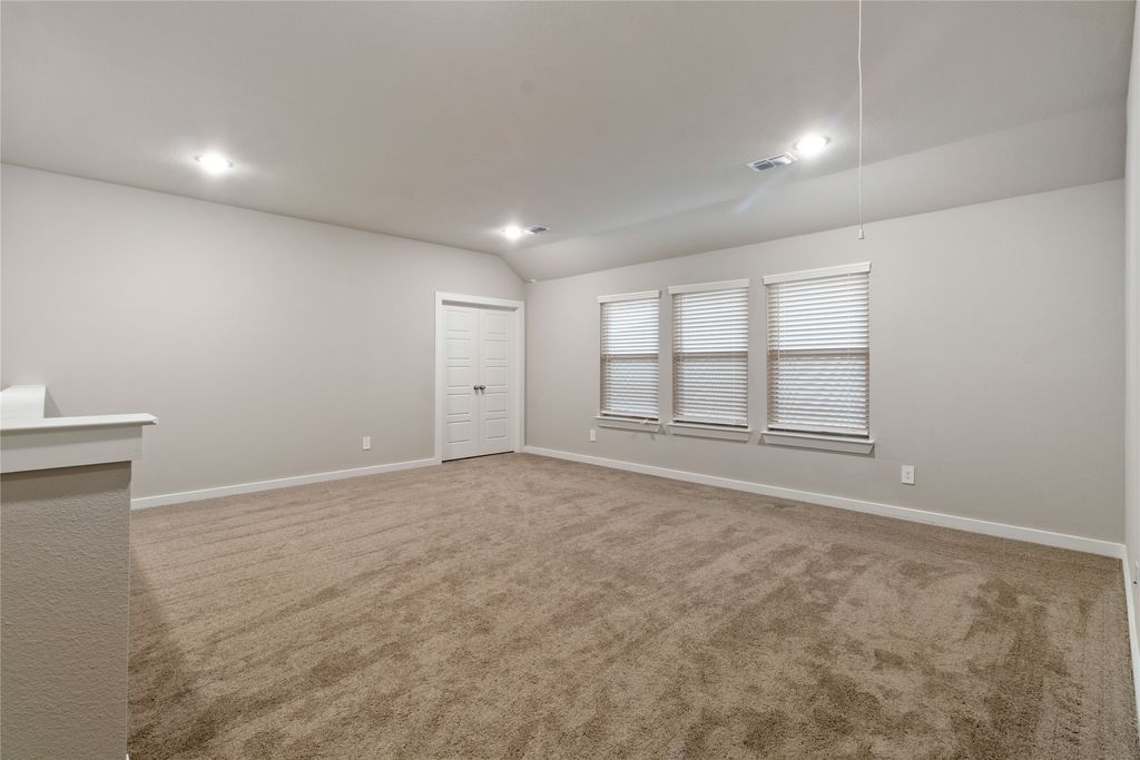 652 Congressional Ave, Red Oak, TX - View 5