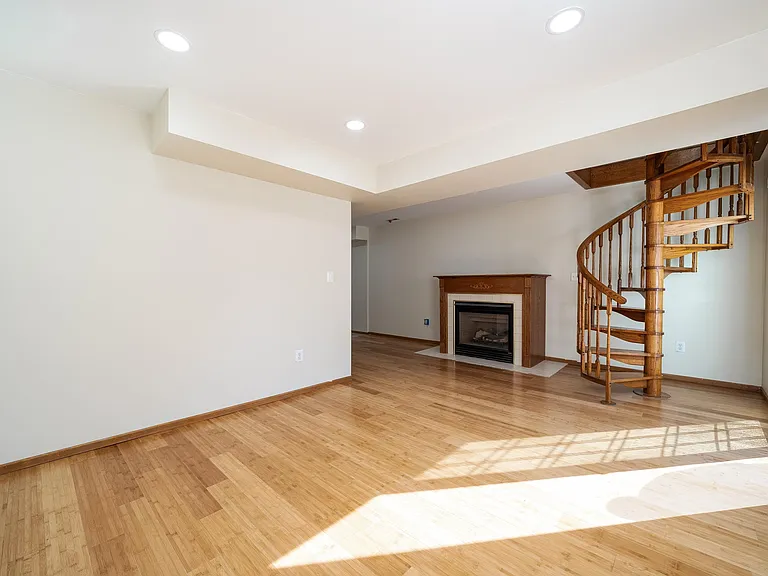 149 Hobart Ave #1 — Photo 16