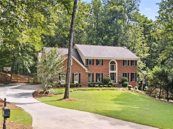 2320 Roxburgh Dr, Roswell, GA 30076