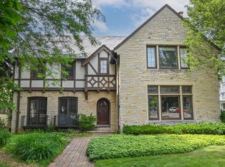 2225 North Lake DRIVE, Milwaukee, WI 53202