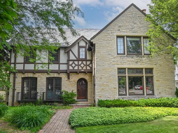 2225 North Lake DRIVE, Milwaukee, WI 53202