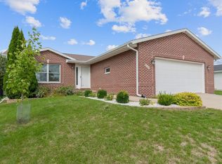 828 Ashford Dr NE, Cedar Rapids, IA 52402