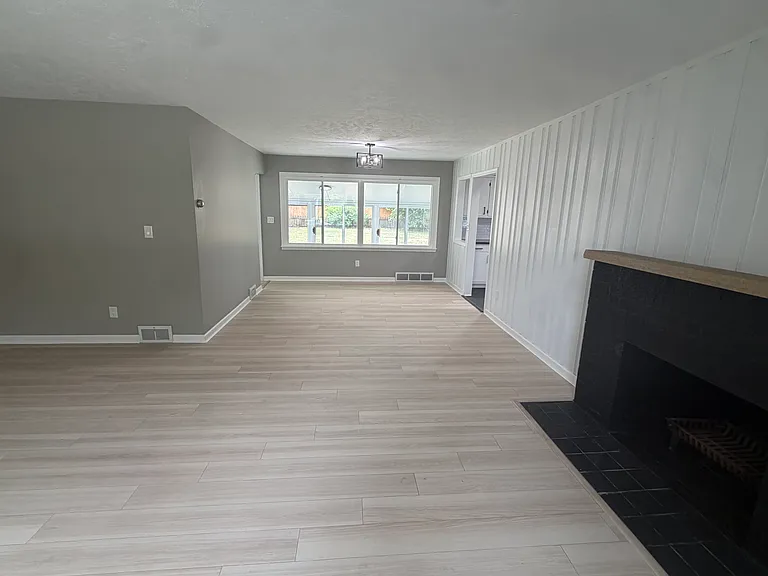 1182 Dalton Dr — Photo 3