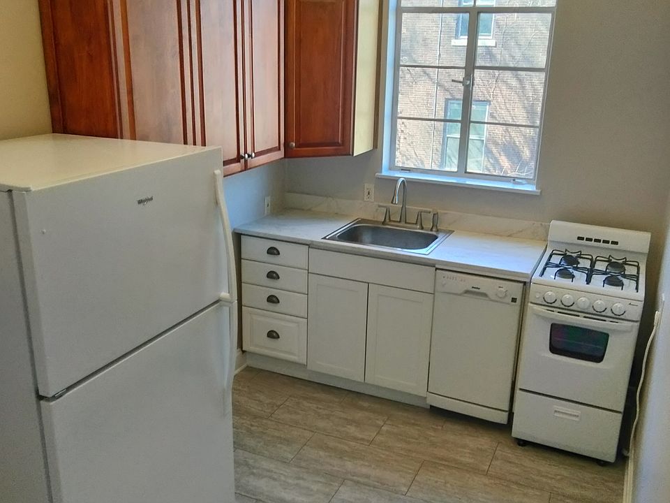 1st image of 985 Dana Ave APT D