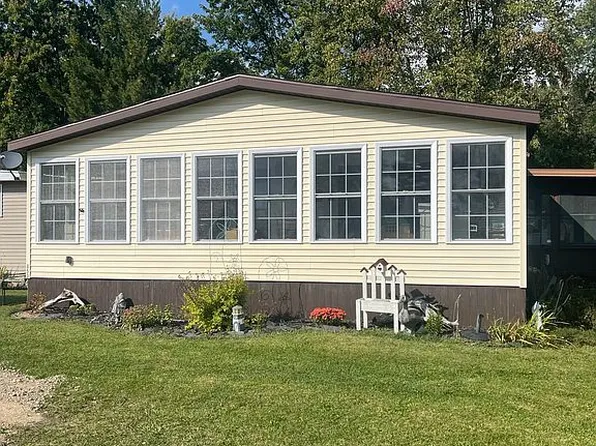 853 E Hickory St #65, Beaverton, MI 48612