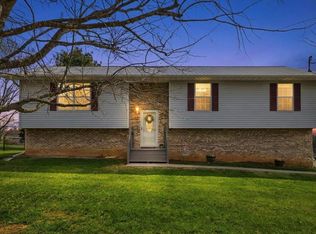 312 Saint Edward Dr, Dandridge, TN 37725