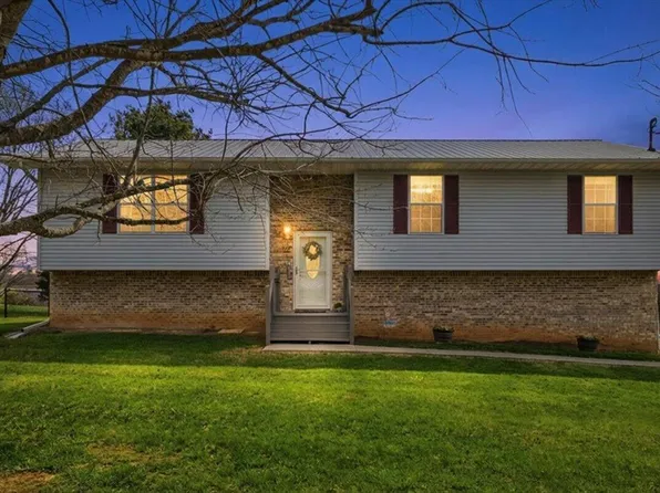 312 Saint Edward Dr, Dandridge, TN 37725