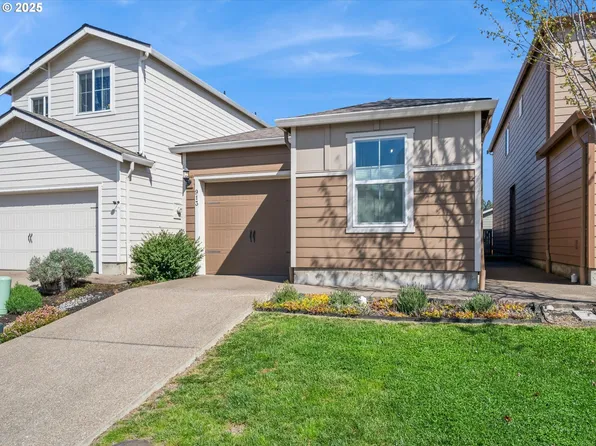 913 S View Dr, Molalla, OR 97038