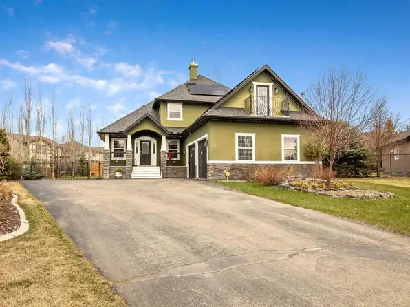 105 E Lang Pl, Okotoks, AB T1S 1W8