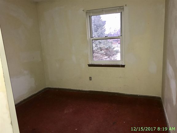 5th image of 860 Deanna Ct