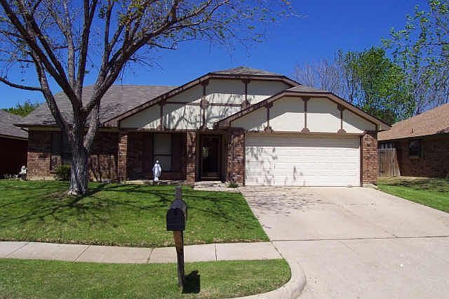 1st image of 5921 Hillglen Dr