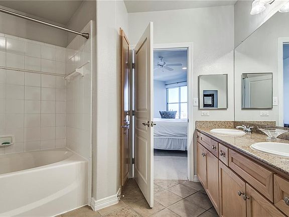 4th image of 330 Las Colinas Blvd #724