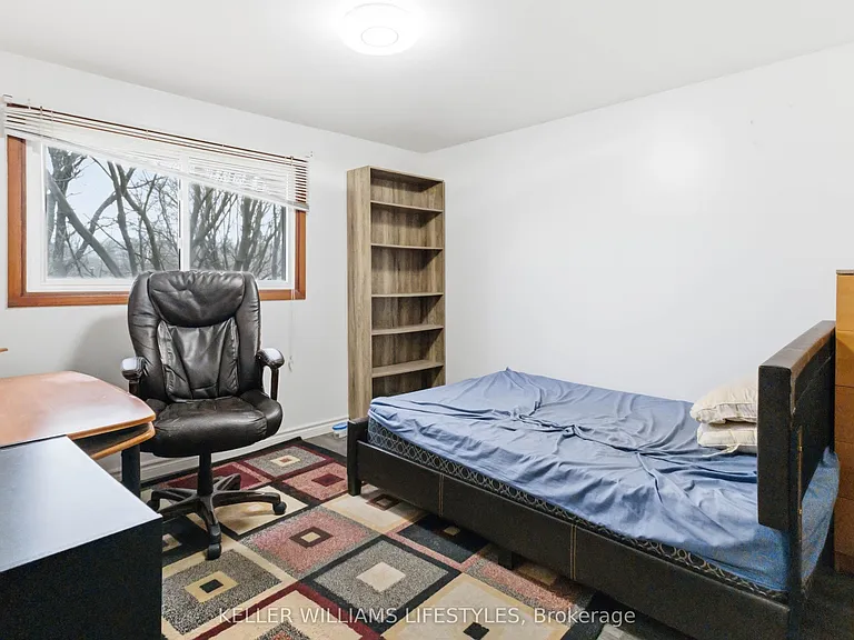 156 Paperbirch Cres — Photo 18