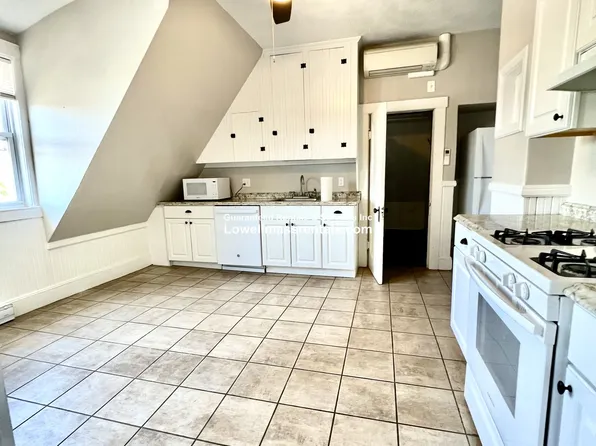 8 Middlesex St APT 5, North Chelmsford, MA 01863