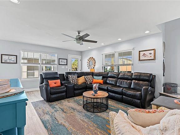 3rd image of 209 Sunrise Dr