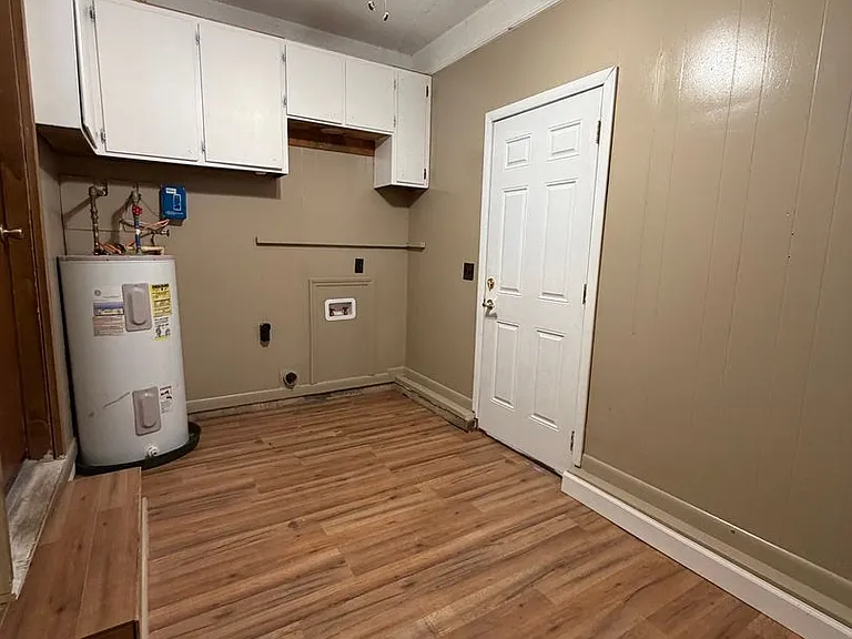 6111 Homestead Rd — Photo 2