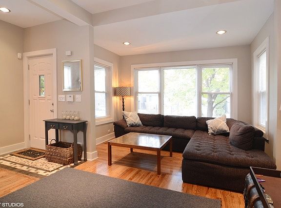 5th image of 3017 N Albany Ave
