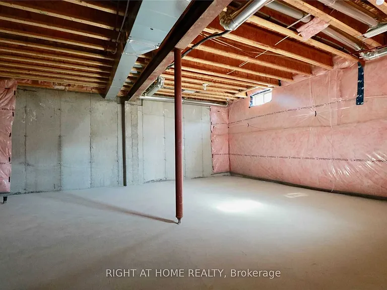 9 Conarty Cres — Photo 21