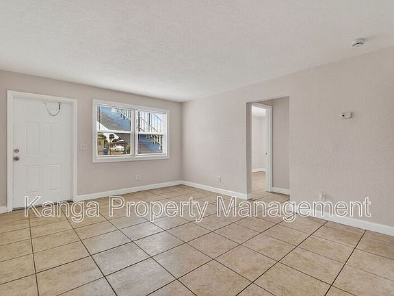 4th image of 1618 W 26th Ct APT B