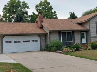 2241 Jamestown Dr SE, Kentwood, MI 49508