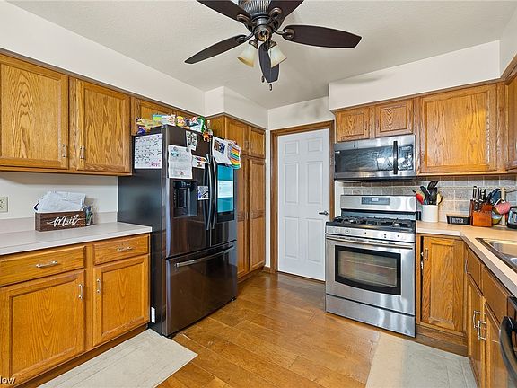 3rd image of 1923 Peachtree Ct