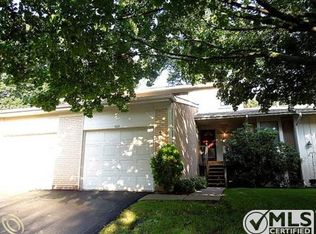 464 Glenway St, Brighton, MI 48116
