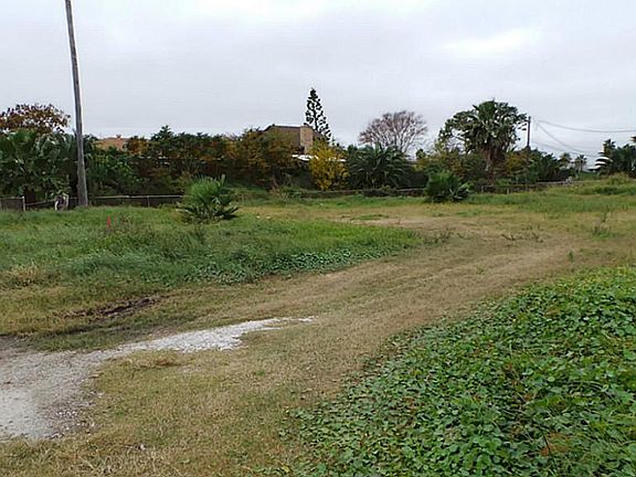 Create your own space on this spacious lot!